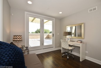 13_1544GraceSt_53_Den_HiRes