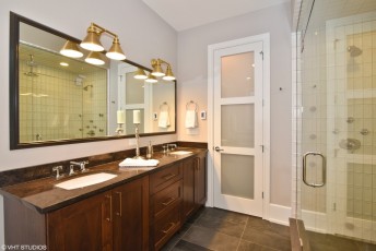 18_1544GraceSt_13_MasterBathroom_HiRes