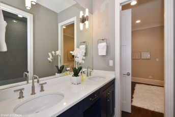 30_1544GraceSt_9_2ndBathroom_HiRes