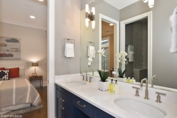 31_1544GraceSt_10_3rdBathroom_HiRes