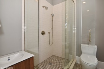 32_1544GraceSt_11_4thBathroom_HiRes